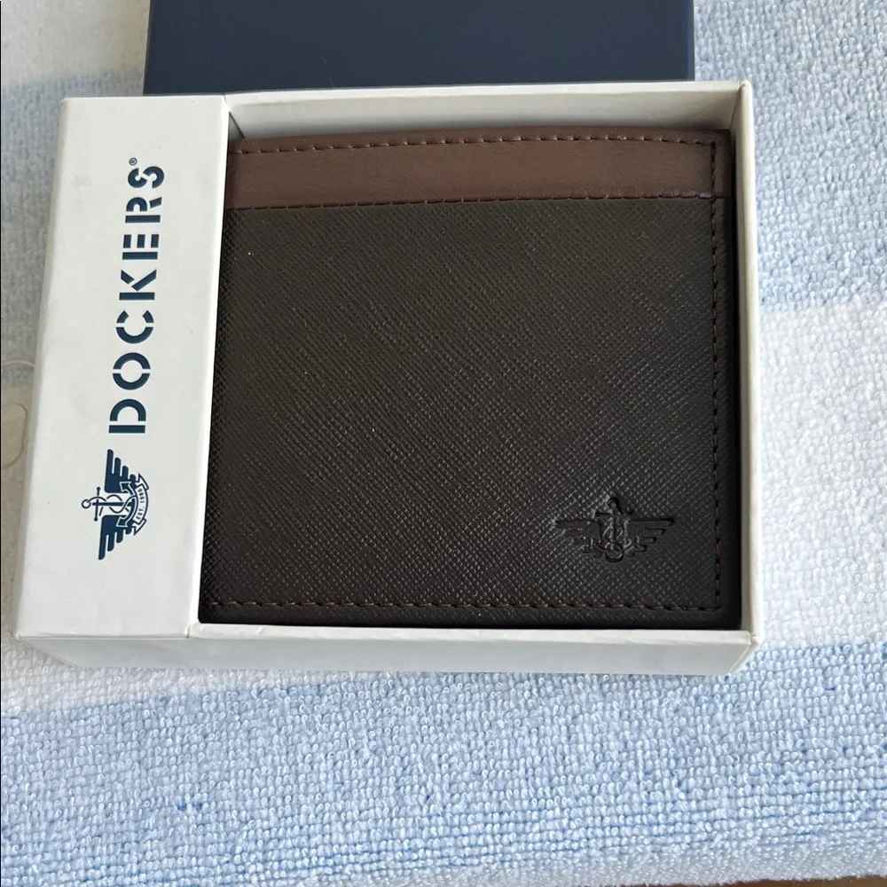 NWT Dockers‎ Men's Handcrafted Brown Bifold Wallet In Box